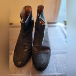 Vero Cuoio women's Italian 3/4 leather boots.